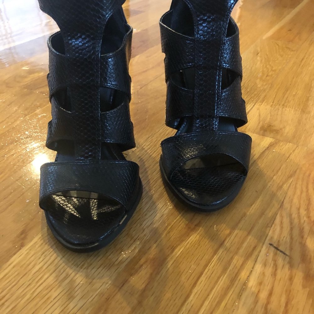 Peep toe black Shoe